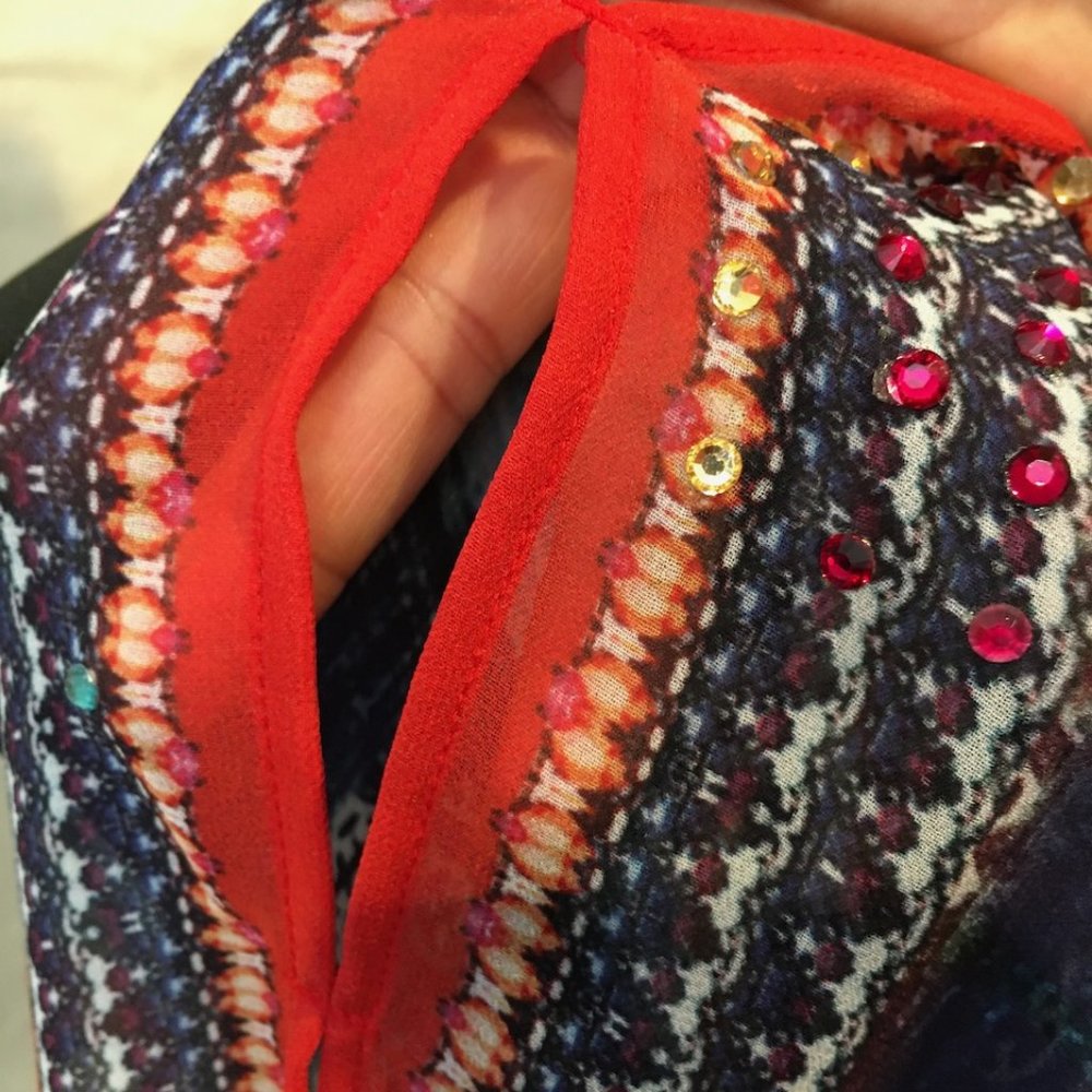 Colorful flowy bell arm blouse - Picture 5 of 7